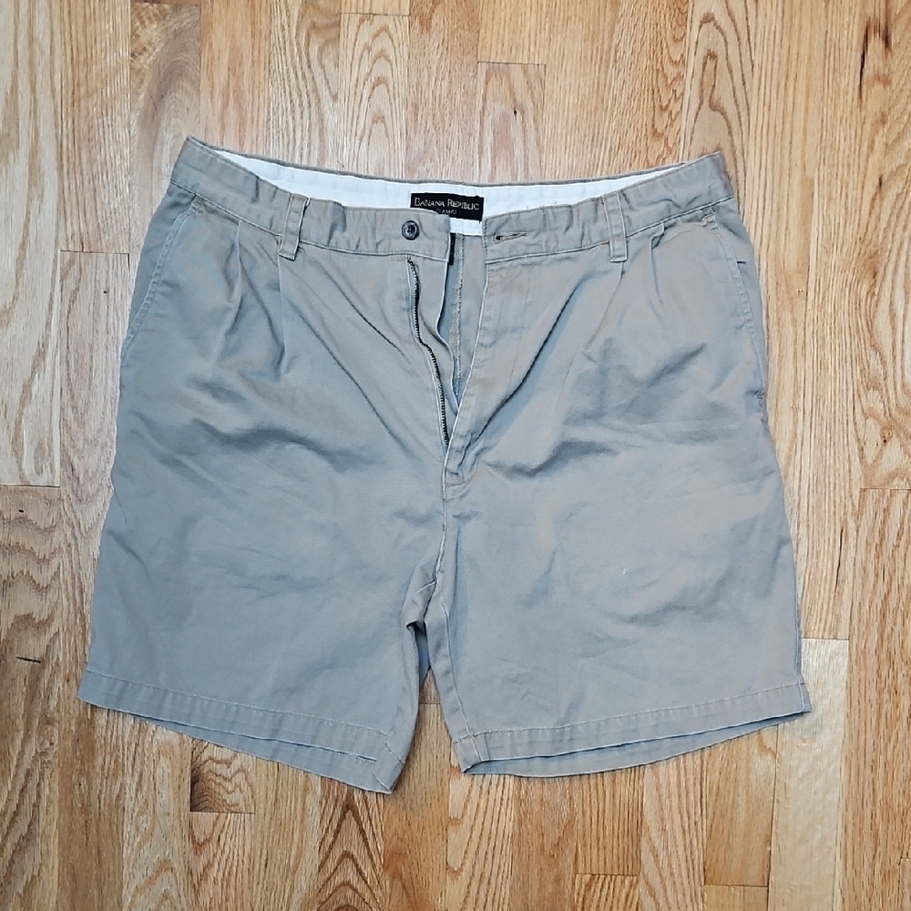 Banana Republic Khaki Pleated Men's 36Shorts